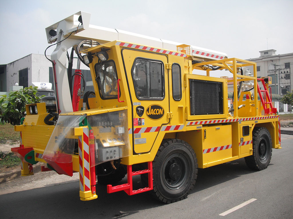 Shotcrete Sprayer Jacon MaxiJet, built Tough for underground.